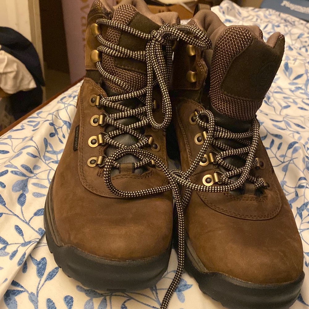 Timberland women’s white Ledge mid waterproof hiking boots